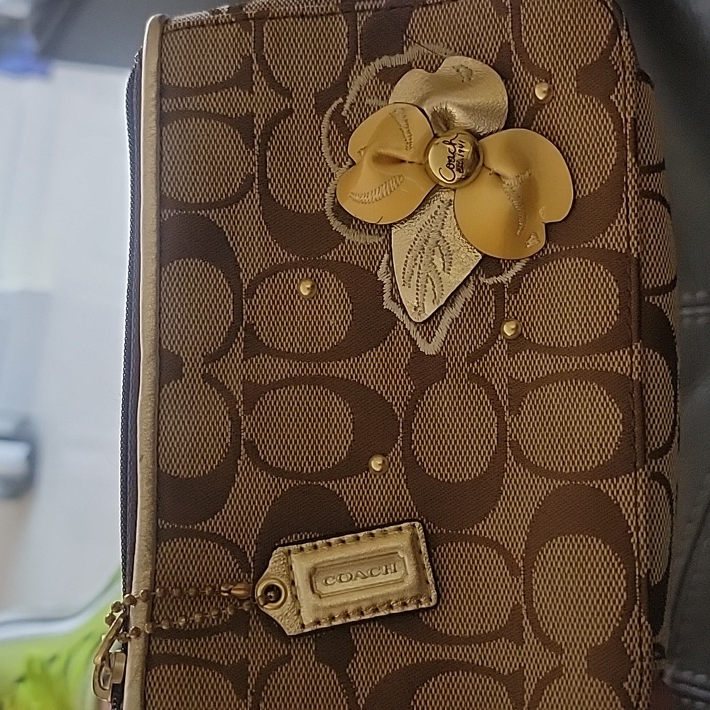 COACH - Picture 3 of 4
